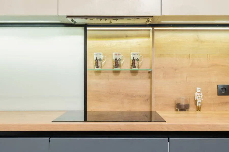 Downdraft extractor beside a hob in a modern Bath kitchen