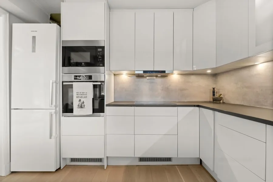 Finished modern kitchen completed on schedule in Bath