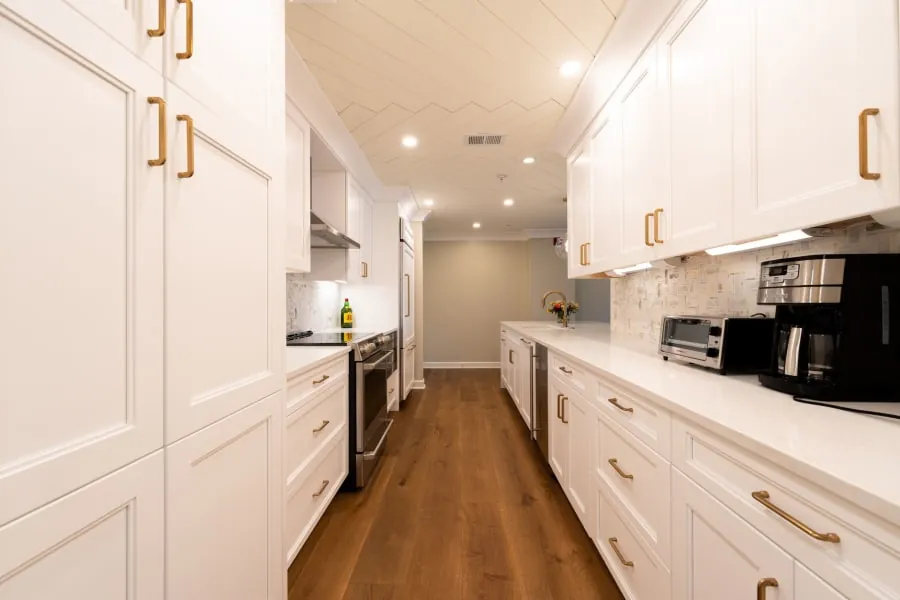 Galley kitchen layout in a narrow Bath terrace