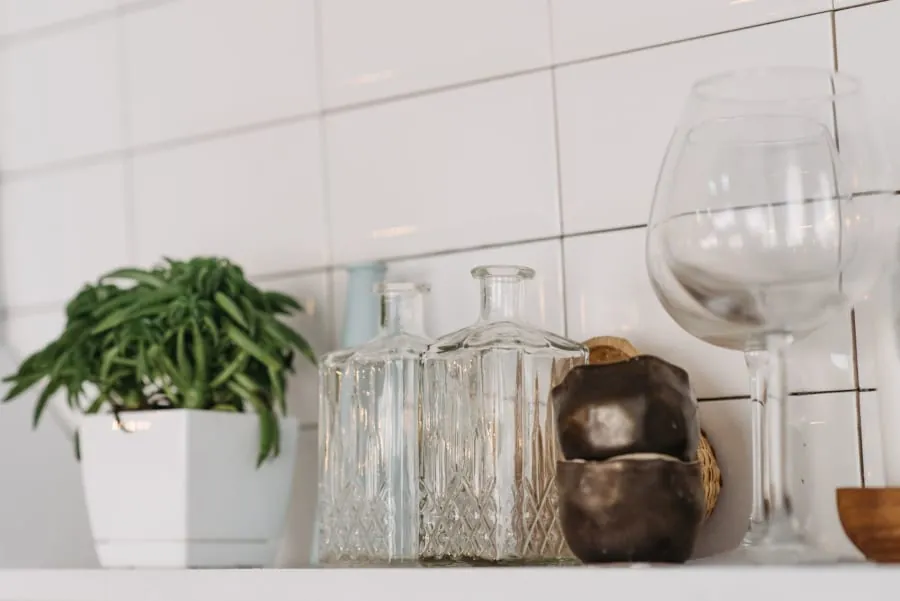 Glass splashback in a modern Bath kitchen