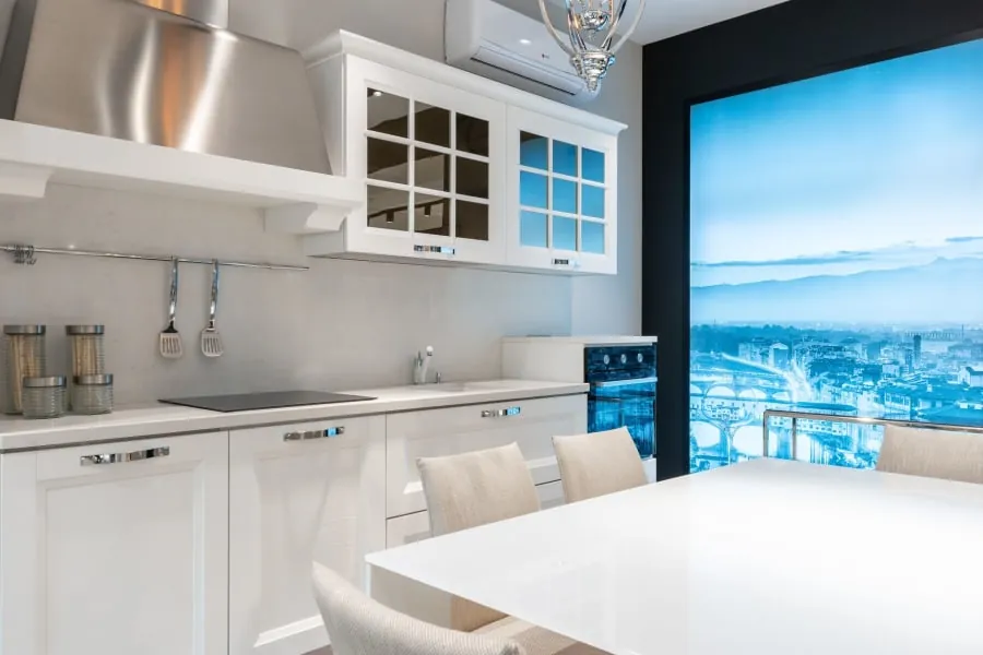 Cooker hood extracting over a hob in a Bath kitchen