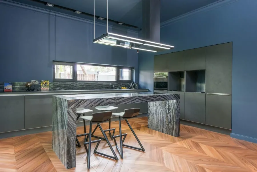 Kitchen island with worktop and seating in a Bath home