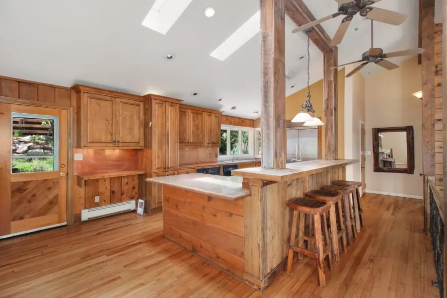 Kitchen peninsula with breakfast bar in a Bath home