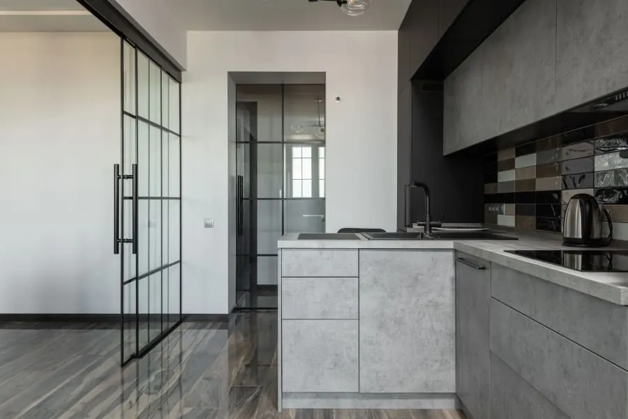 Modern handleless kitchen in an open-plan Bath home