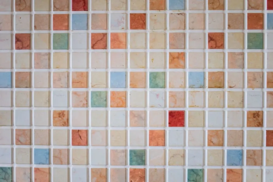 Tiled kitchen splashback in a Bath home
