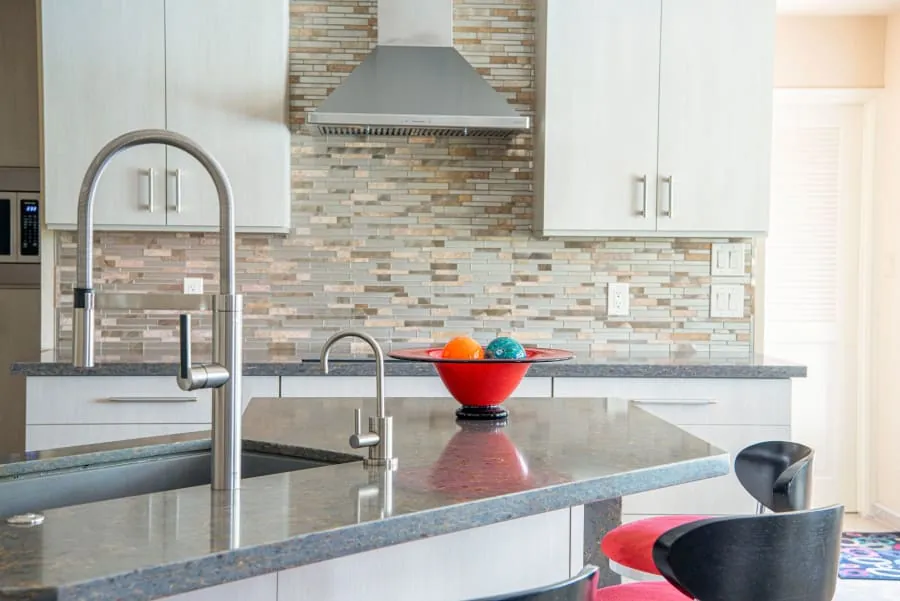 Stylish contemporary kitchen designed around the home in Bath