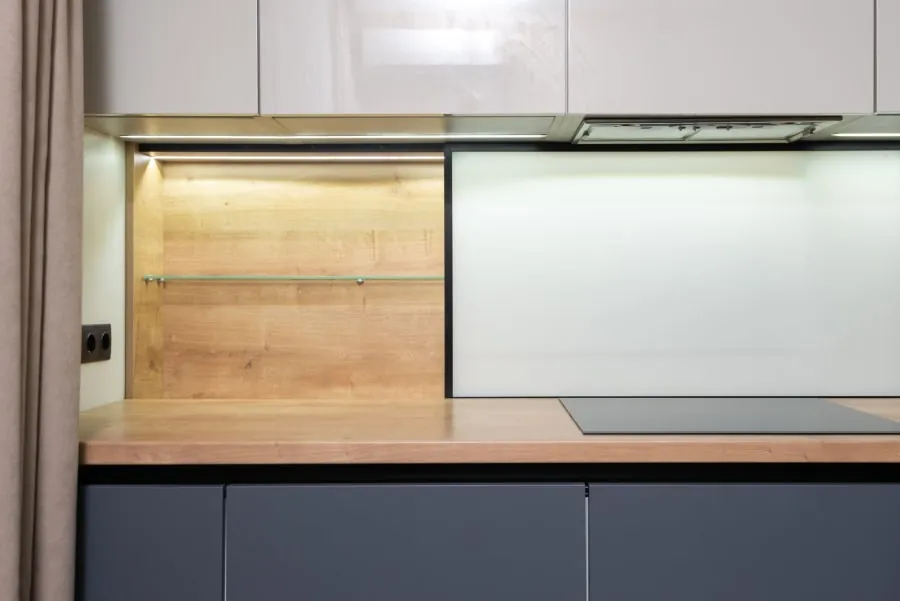Solid oak wood worktop in a traditional Bath kitchen