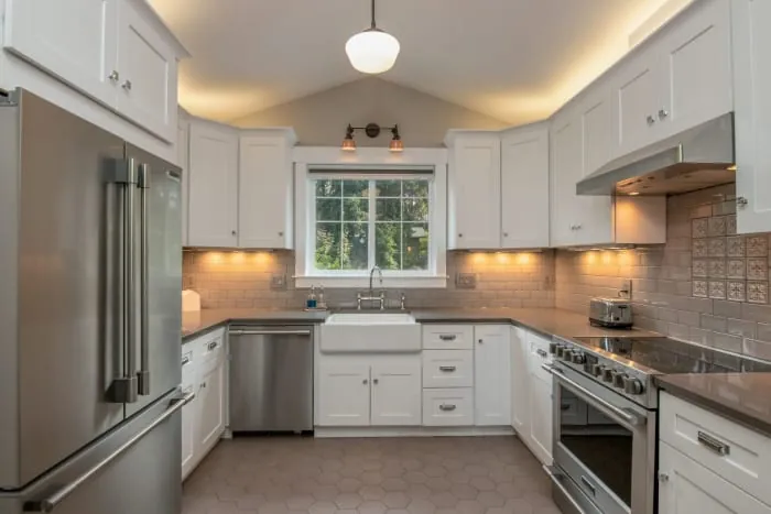 Kitchen wall tiling with clean grout lines in a Bath kitchen