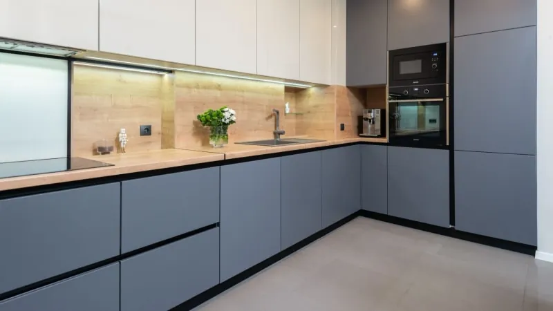 Open-plan kitchen installation in a Bath home
